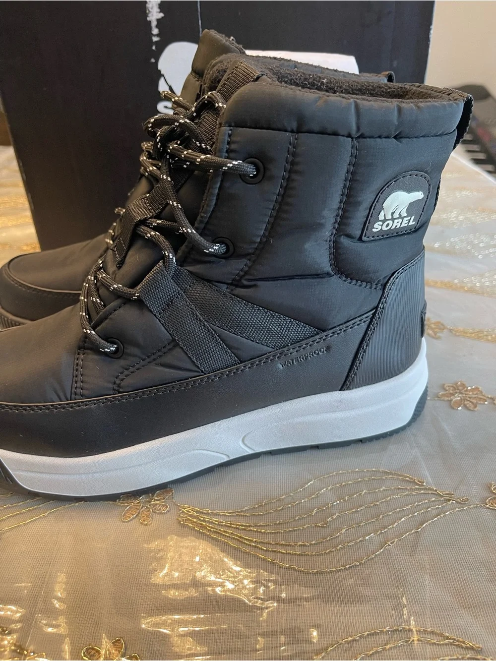 NWB Sorel women’s Whitney lll mid waterproof boots black size 8.5